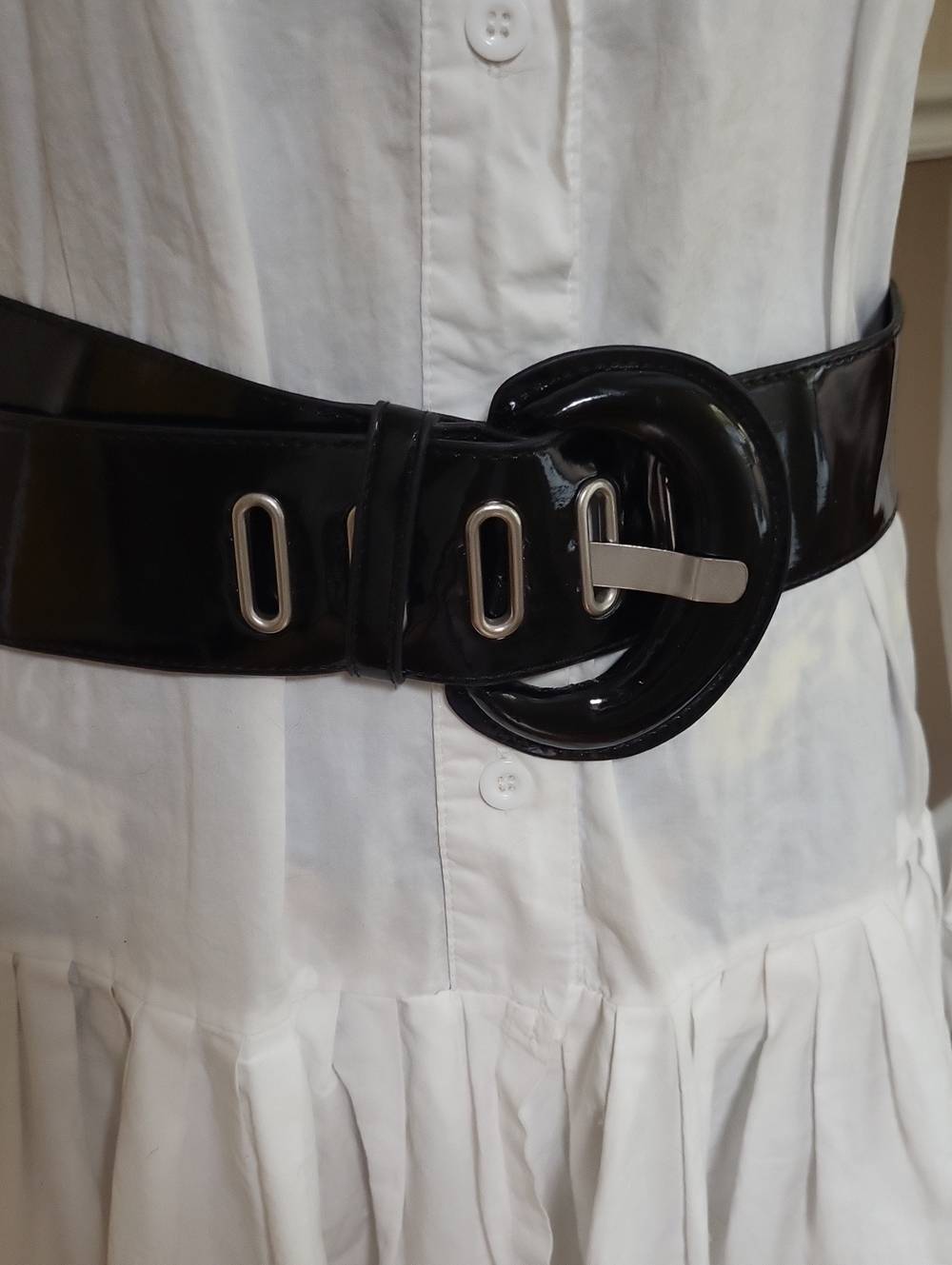 Source Unknown Black Patent Wide Belt with Round Buckle